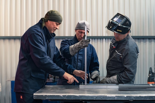 workers workshop are discussing assembly certain metal structure 533998 8967